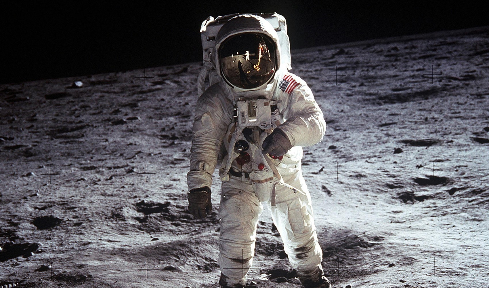 Bilim insanları, Ay yüzeyindeki bilimsel alanların korunması için çağrıda bulundu