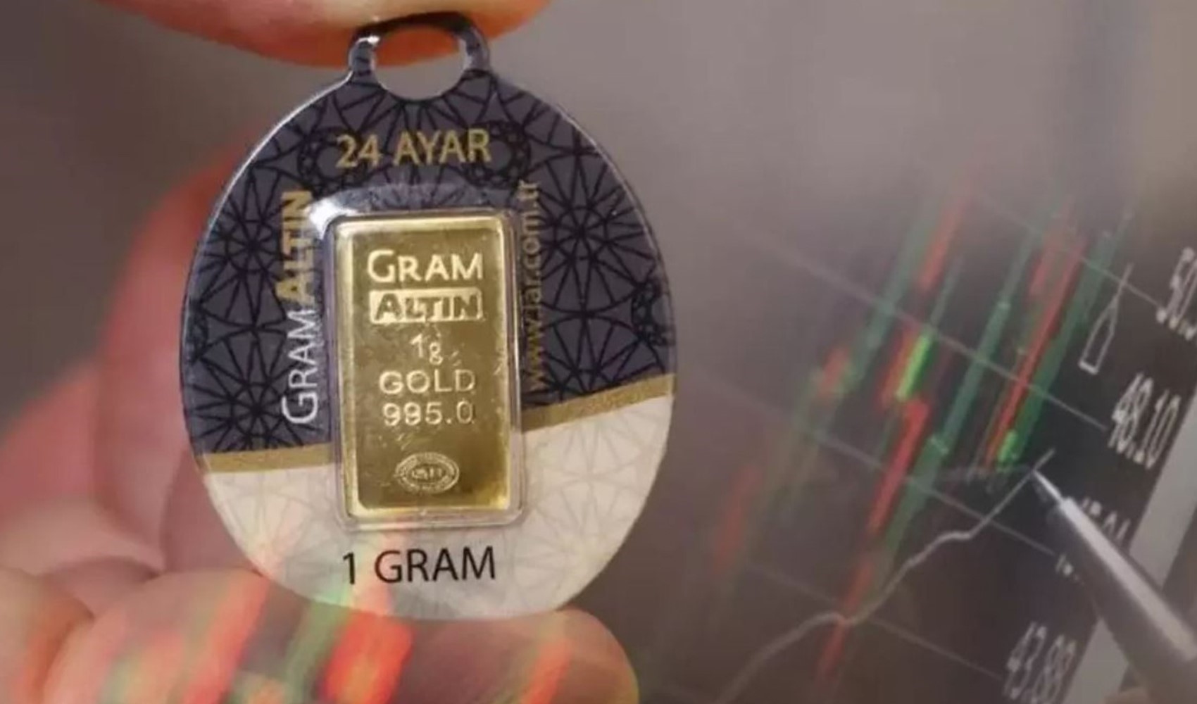 Il prezzo al chilogrammo dell'oro è sceso a 2 milioni 432 mila lire