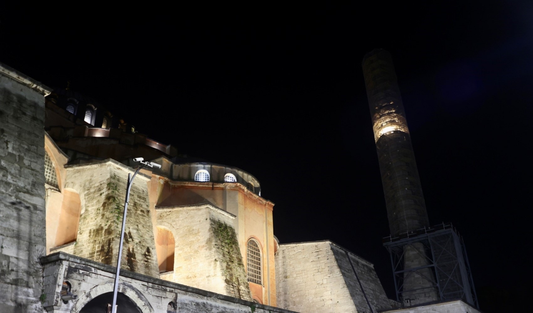 Ayasofya'nın II. Beyazıt minaresi söküldü