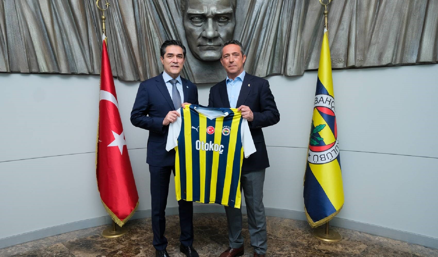İYİ Parti İstanbul Büyükşehir Belediye Başkan Adayı Buğra Kavuncu Fenerbahçe'yi ziyaret etti
