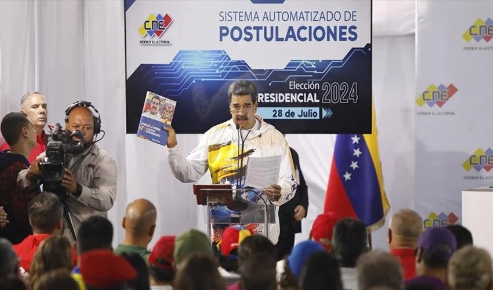 Venezuela'da başkanlık seçimleri yaklaşıyor: 13 aday seçime girecek
