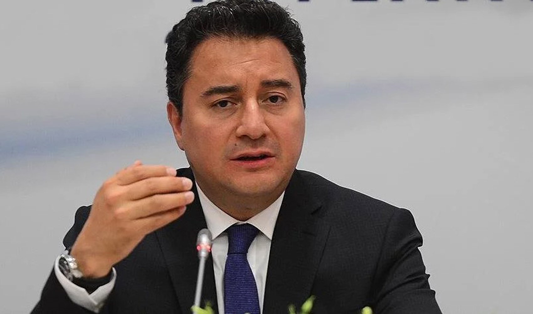 La risposta di Ali Babacan alla metafora del 'pozzo senza fondo' di Erdoğan: 'Si stampa moneta senza copertura'