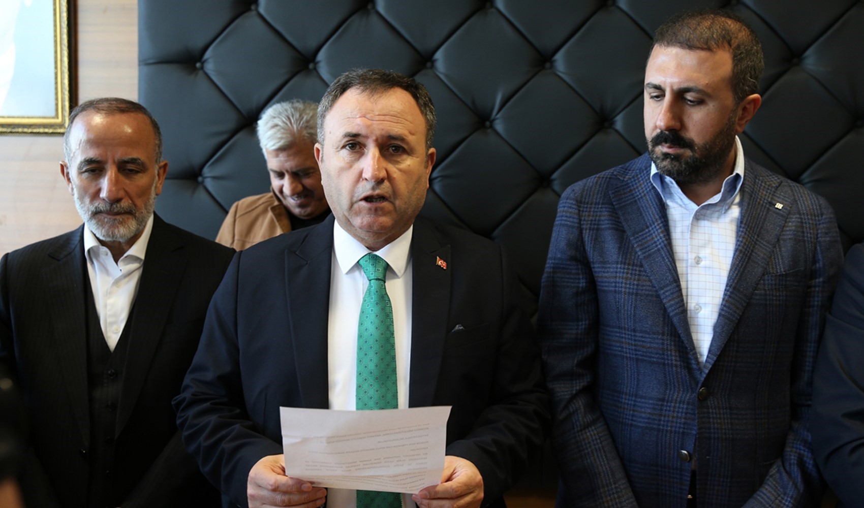 CHP Bitlis Belediye Başkan adayı Soyugüzel partisinden istifa etti: AKP'ye geçti