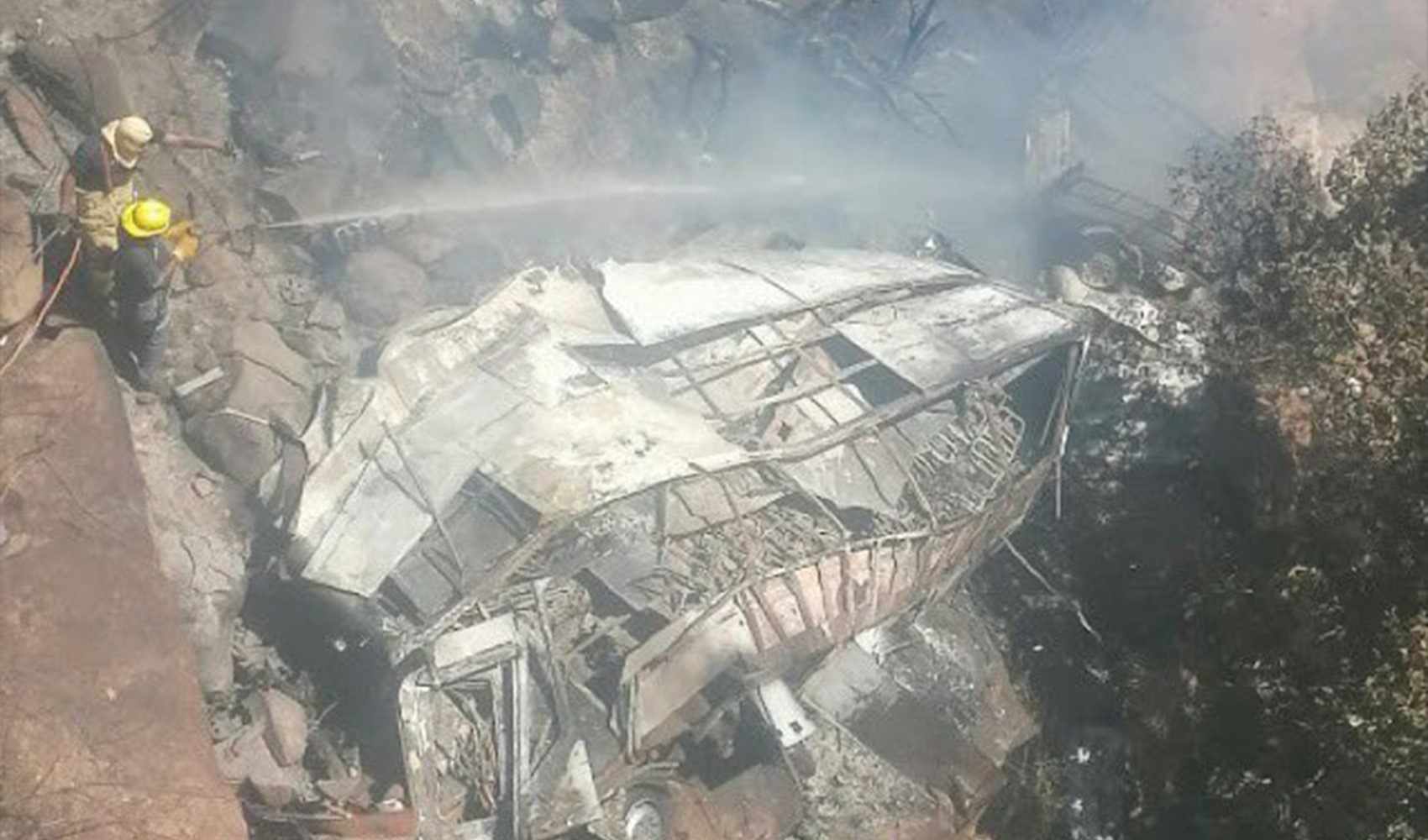 Güney Afrika'da yolcu otobüsü şarampole yuvarlandı: 45 ölü