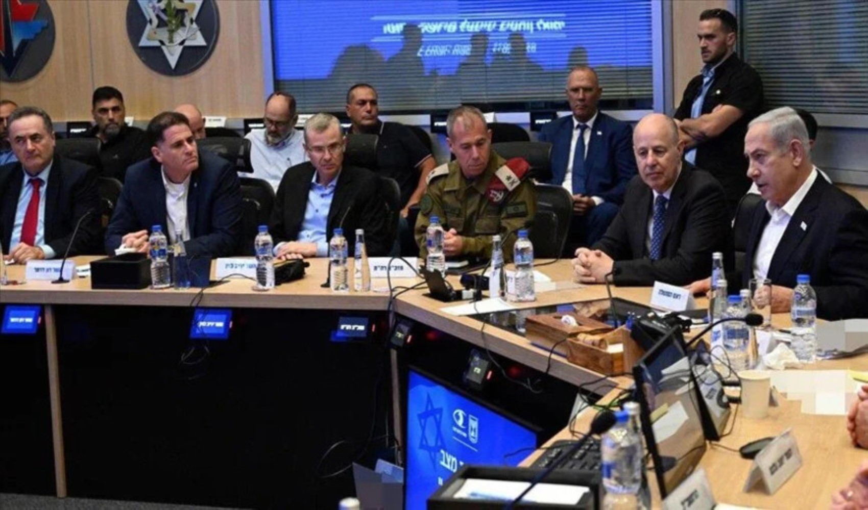Netanyahu ve Gantz arasında tartışma çıktı: Savaş Kabinesi'nde gerginlik