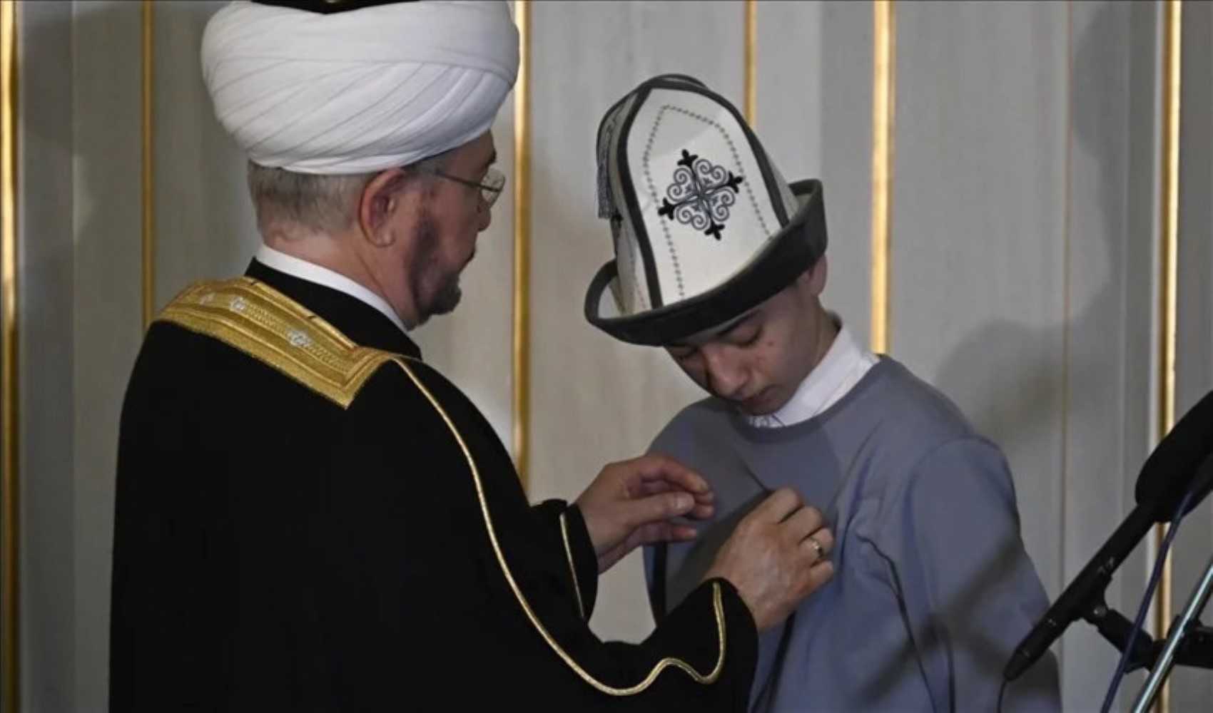 15 yaşındaki İslam'a 'hizmet madalyası' verildi: Yüzlerce insanı kurtarmıştı