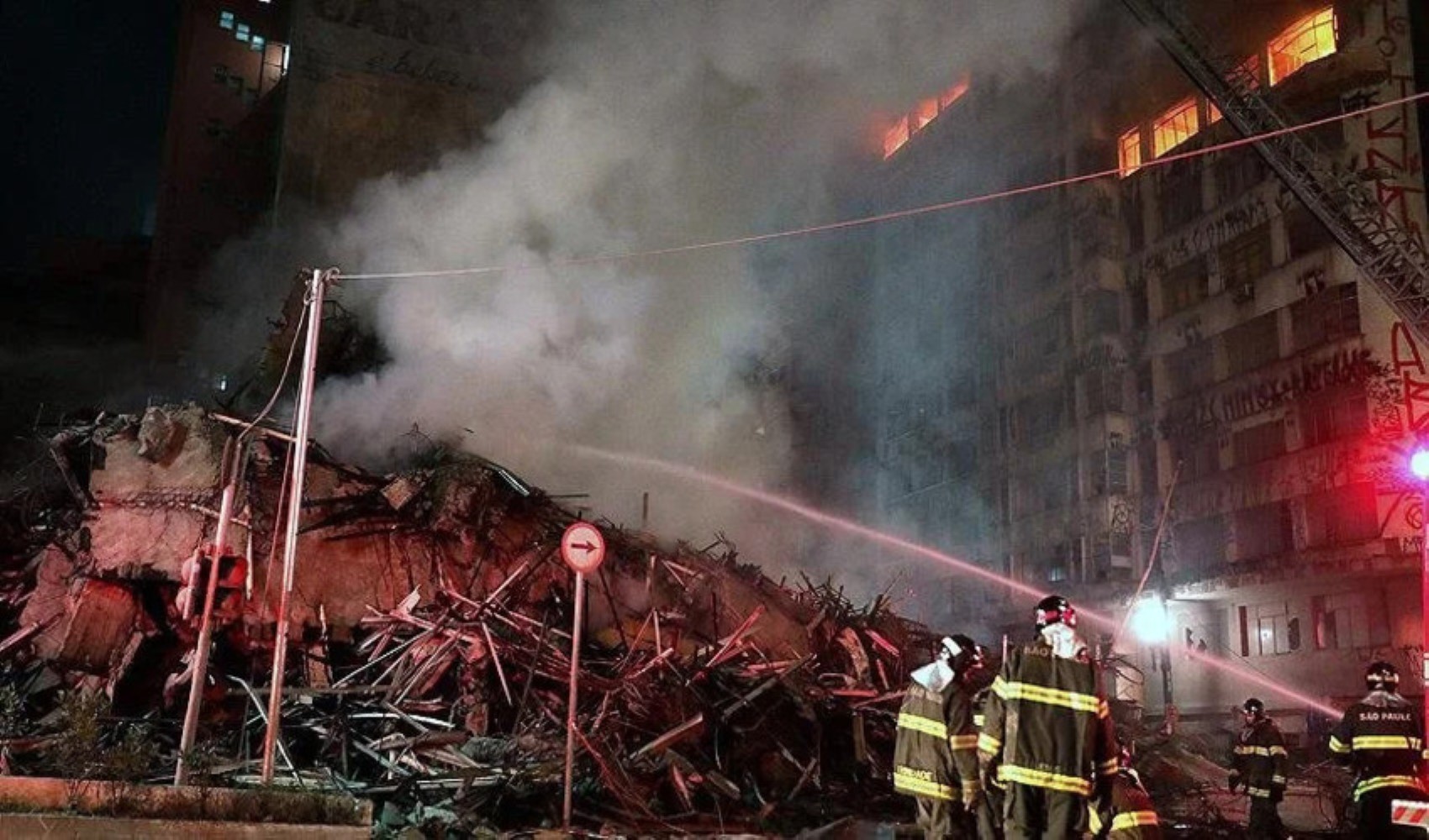 Brezilya’da 33 katlı bina alevler içinde kaldı