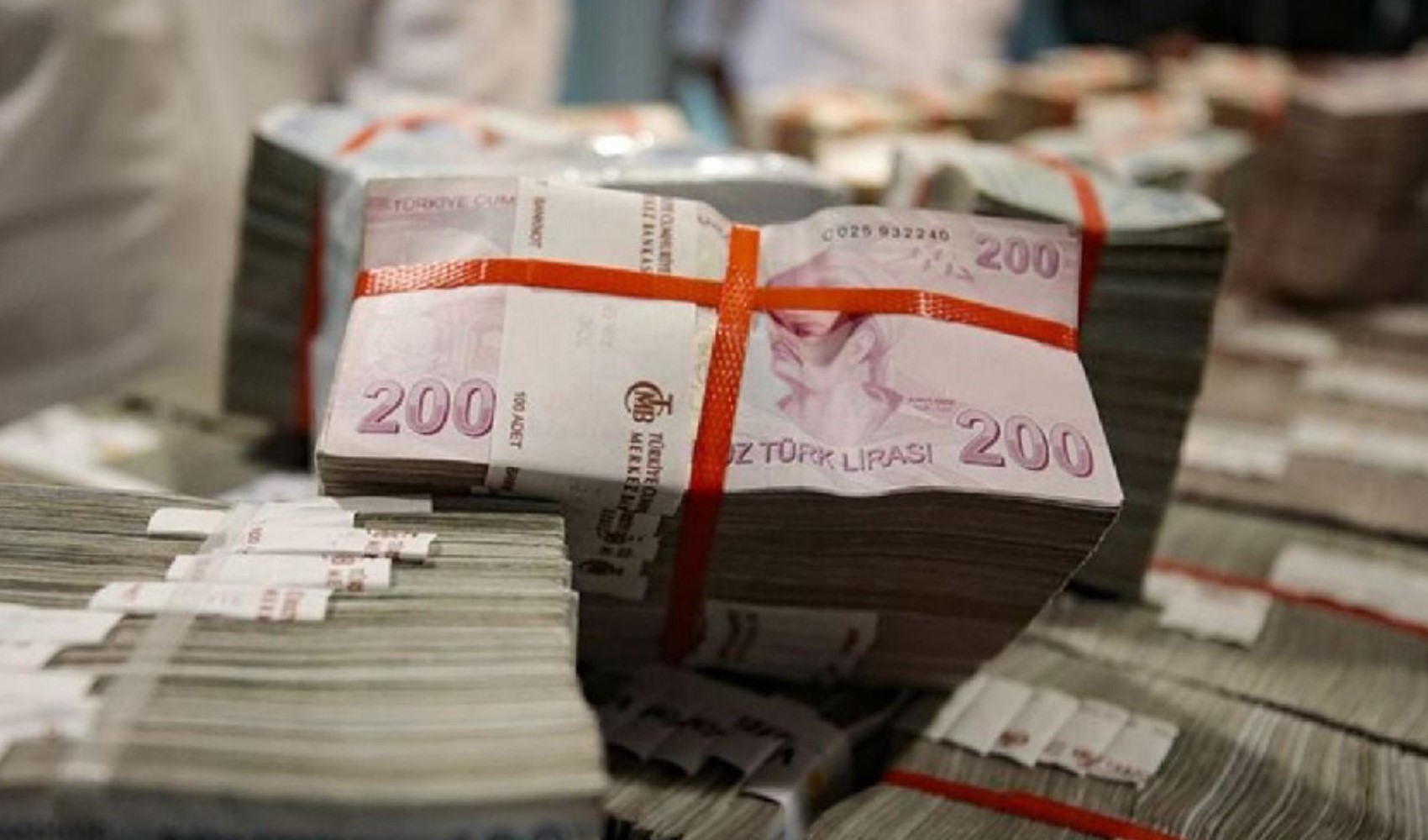 Il deficit commerciale a febbraio è stato di 6,8 miliardi di dollari