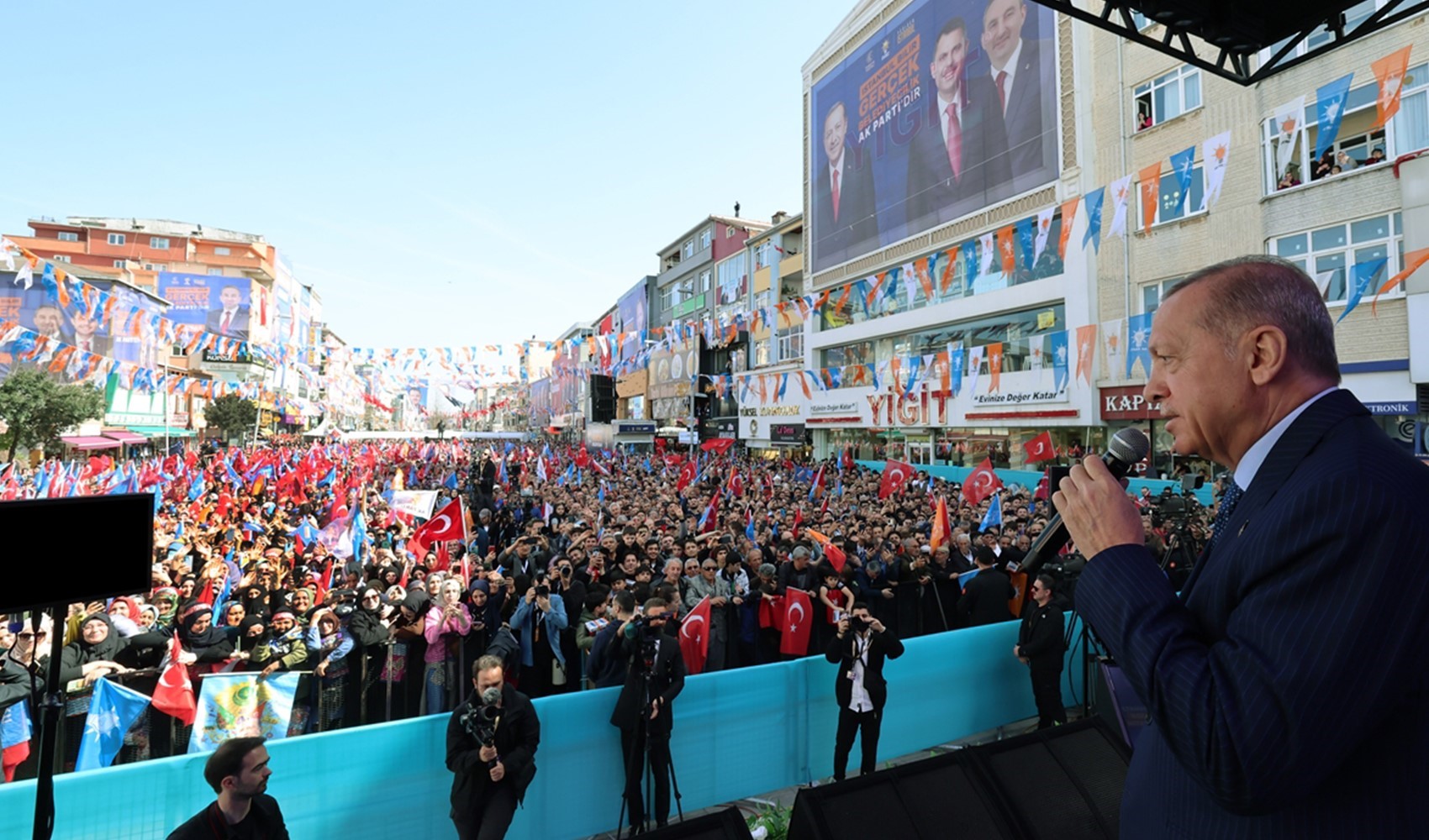 Erdoğan, İstanbul mitinginde İmamoğlu'nu hedef aldı! 'Yarı zamanlı bir iş değildir'