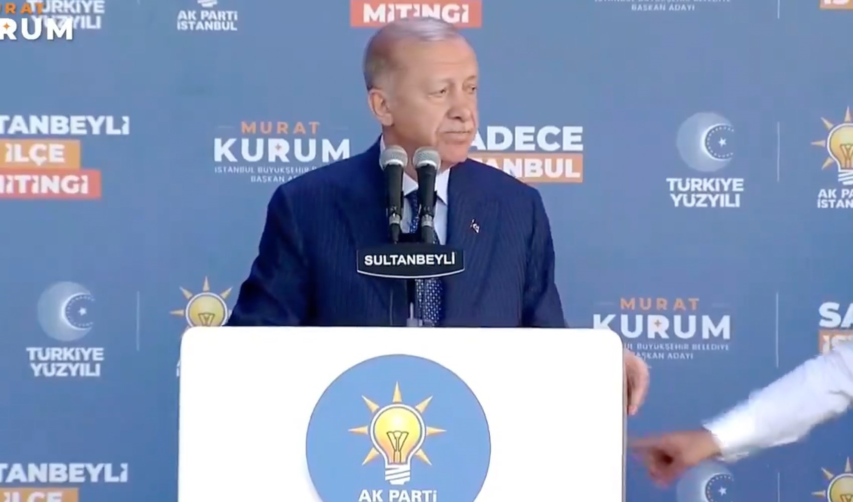 Prompter bozuldu, Erdoğan konuşmasına ara verdi