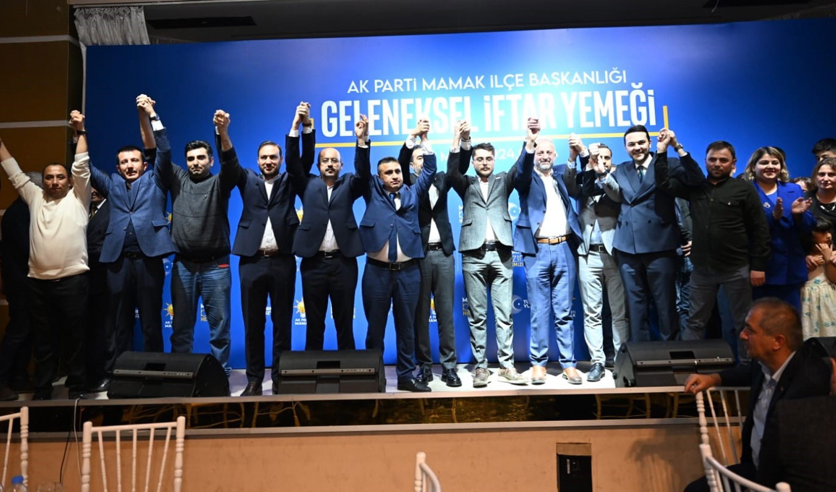50 CHP üyesi istifa edip AKP’ye katıldı