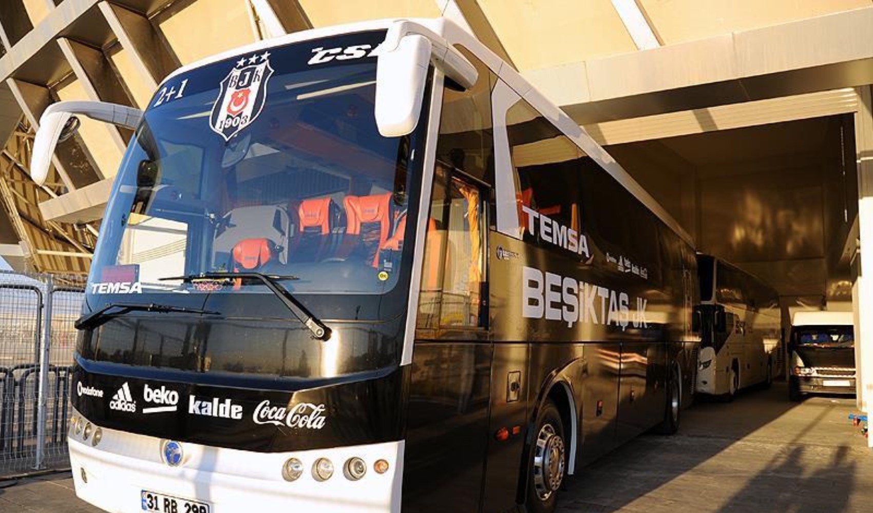 Il Beşiktaş è arrivato allo stadio per il grande derby!