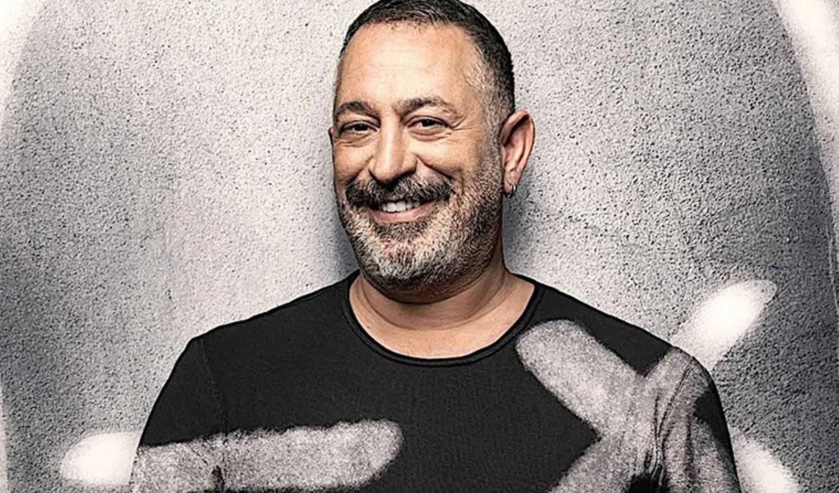 Cem Yılmaz'dan 'Kuvvetli Bir Alkış' yorumu: Tam deli işi, tavsiye ederim