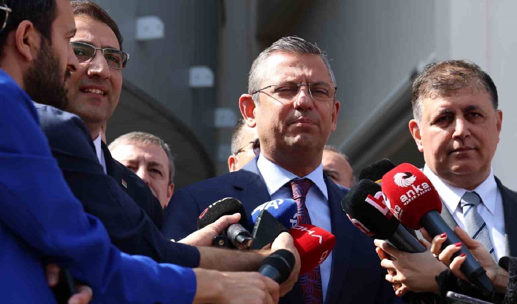 CHP Genel Başkanı Özgür Özel: 'Herkes çok dikkatli olsun, yarın ufak tefek gerginlikler olabilir'