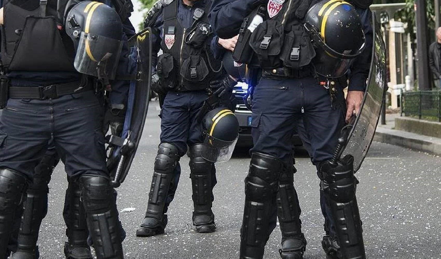 Fransa'da 17 yaşındaki gence şiddet uygulayan 2 polis açığa alındı
