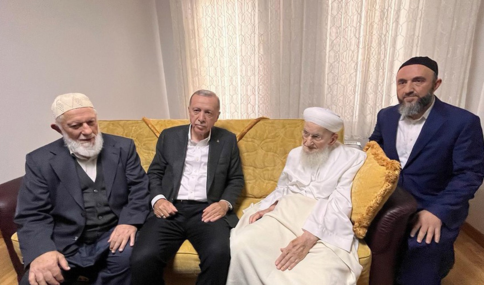 Cumhurbaşkanı Erdoğan ve Murat Kurum İsmailağa Cemaati’ni ziyaret etti