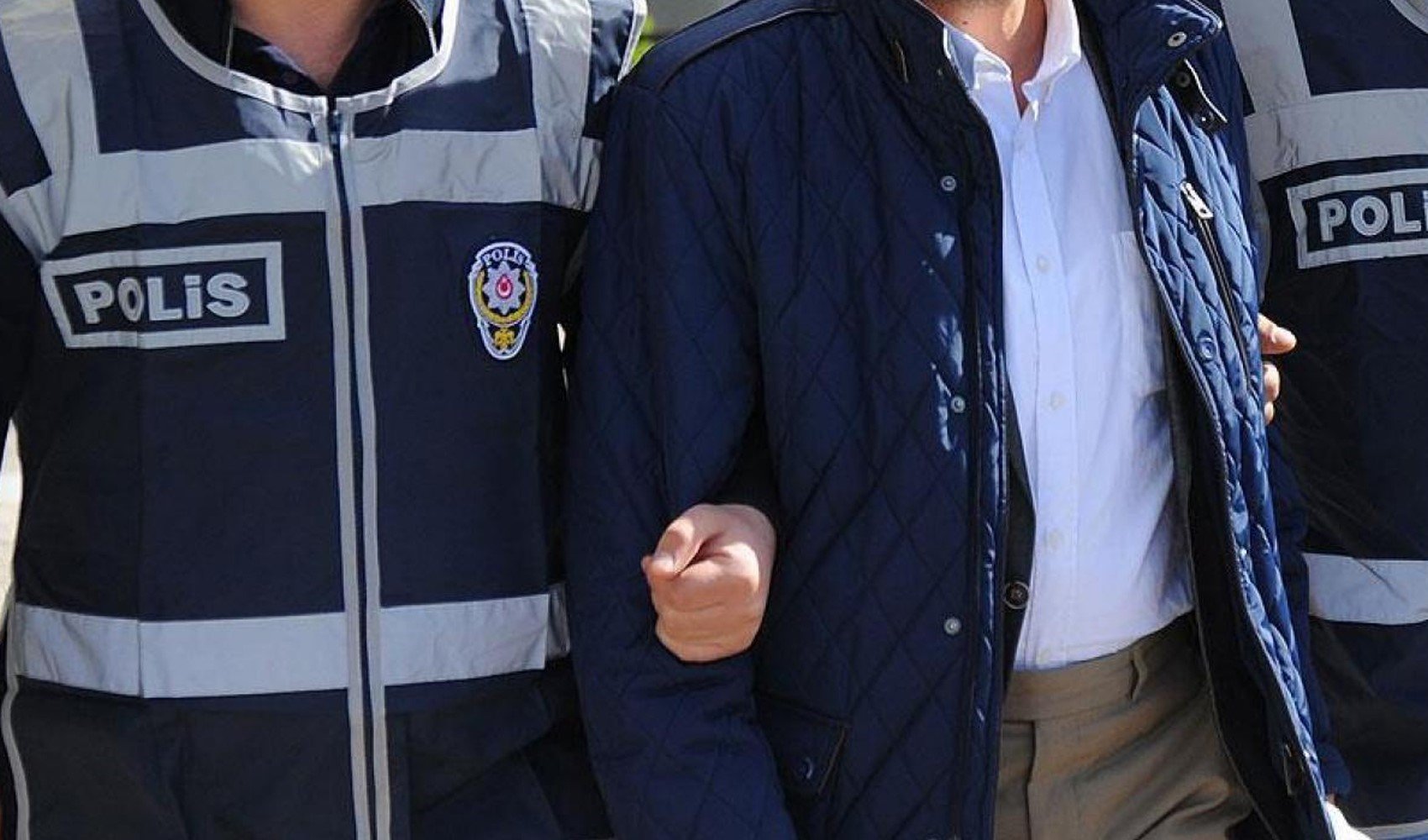 İzmir'de 125 yıl kesinleşmiş hapis cezası bulunan firari hükümlü yakalandı