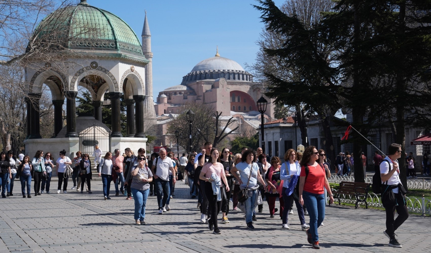 Sultanahmet Meydanı yabancı turistlere kaldı