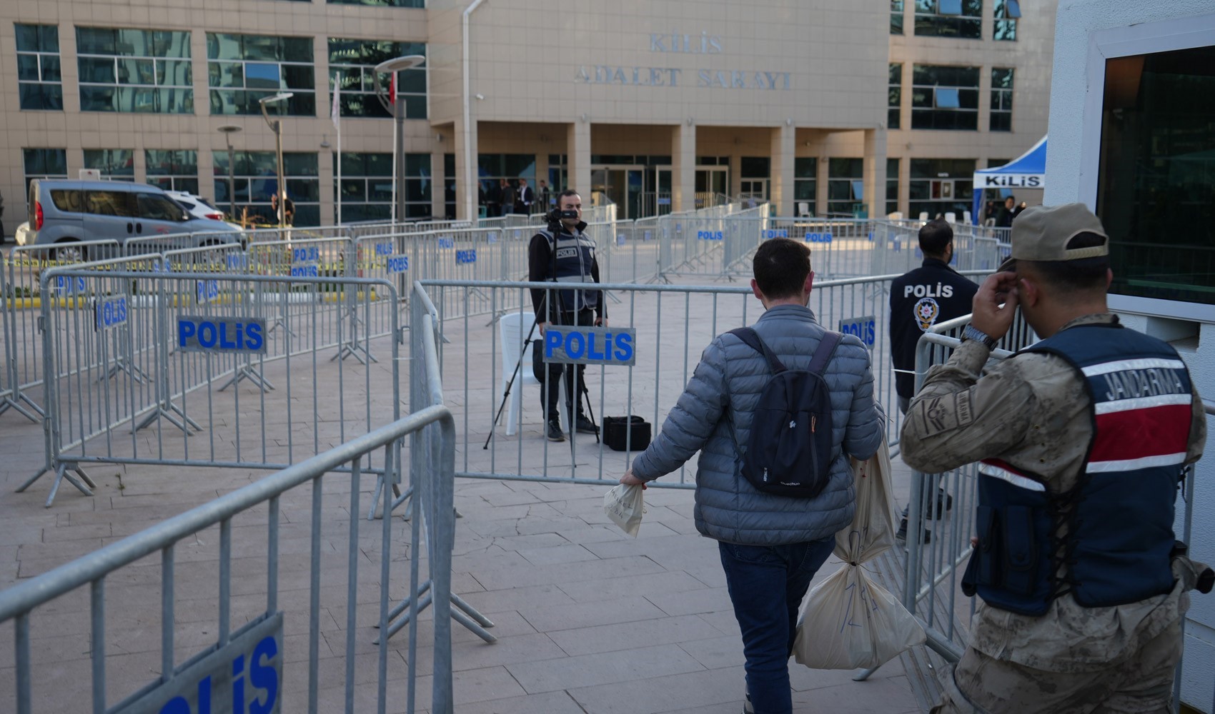 A Kilis iniziano ad arrivare le prime urne alla sede del YSK
