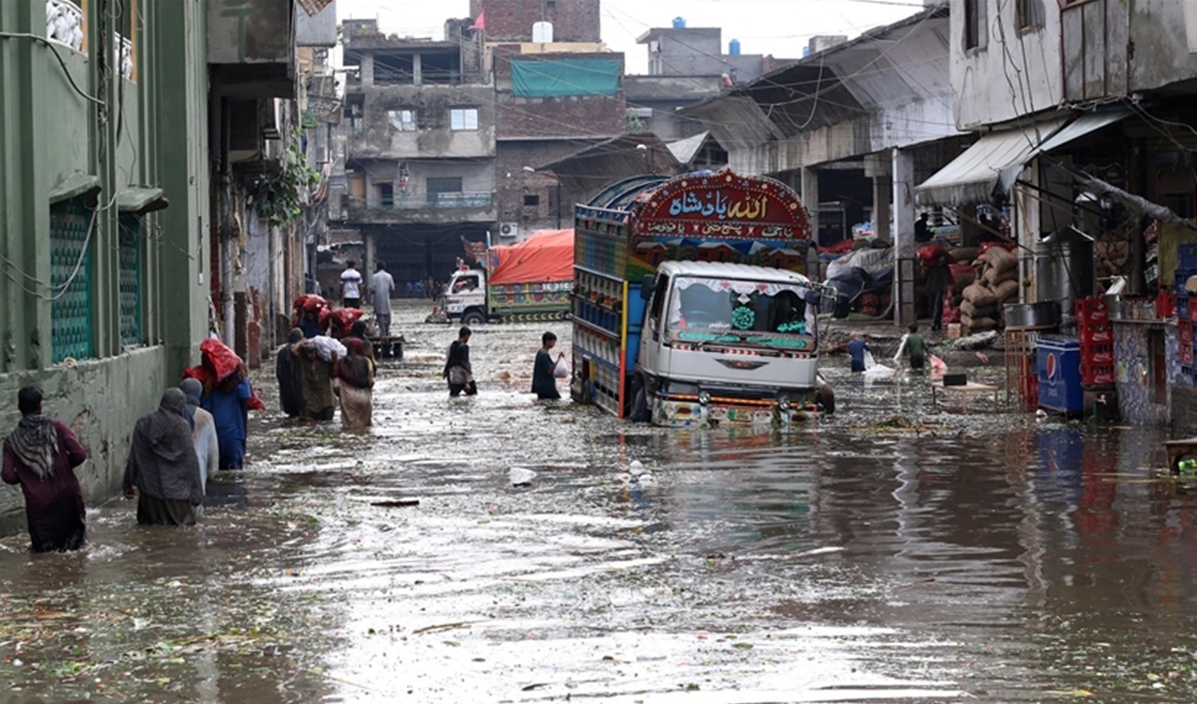 Pakistan'da şiddetli yağışlar 35 kişinin ölümüne yol açtı!