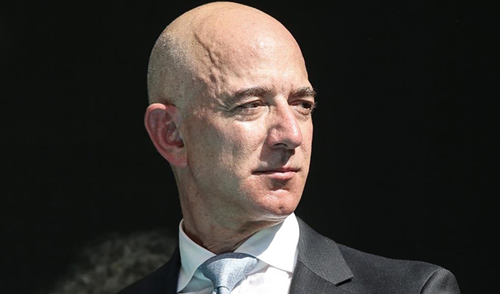 Jeff Bezos tekrar dünyanın en zengini oldu! Elon Musk'ı tahtından etti
