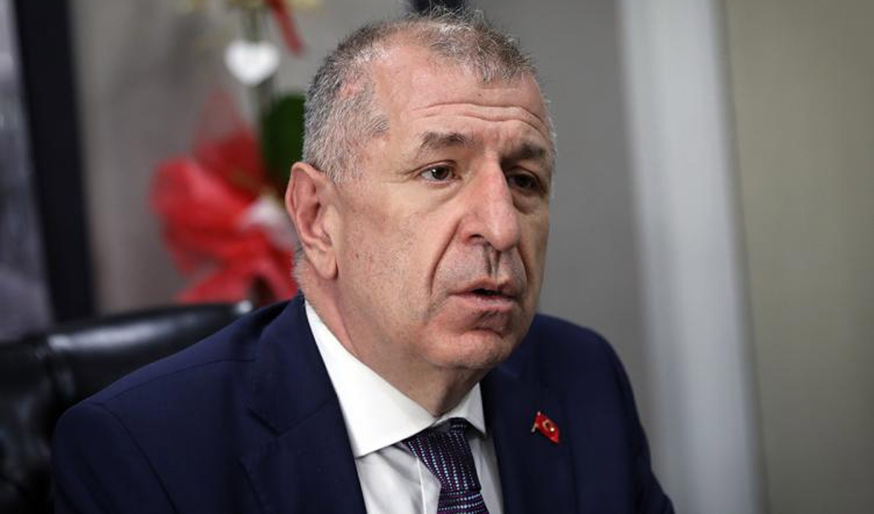 Ümit Özdağ rivela quanto l'AKP, che non trova fondi per i pensionati, ha speso per i rifugiati