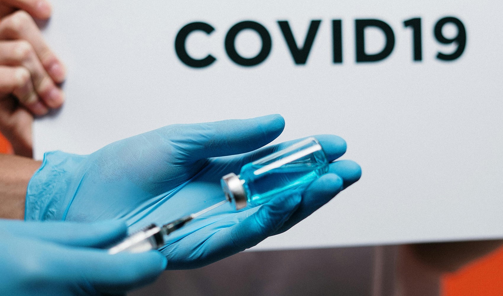 Almanya'da bir adam 217 kez Covid aşısı oldu!