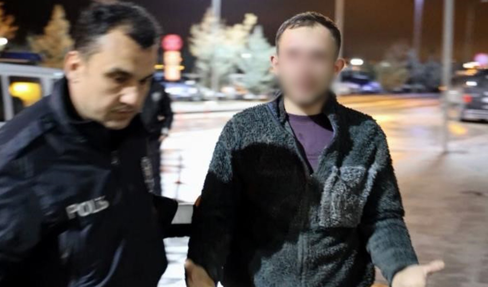 Fermati dopo un inseguimento, dicono alla polizia: 'Abbiamo un rispetto infinito per lo Stato'