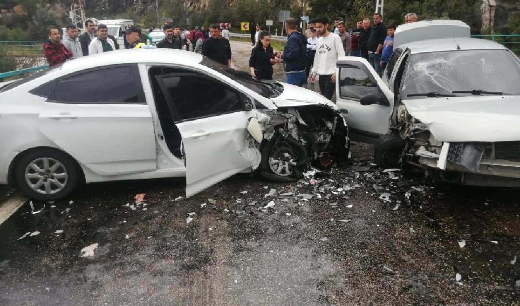 Adana’da trafik kazası: 1’i çocuk 6 kişi yaralandı!