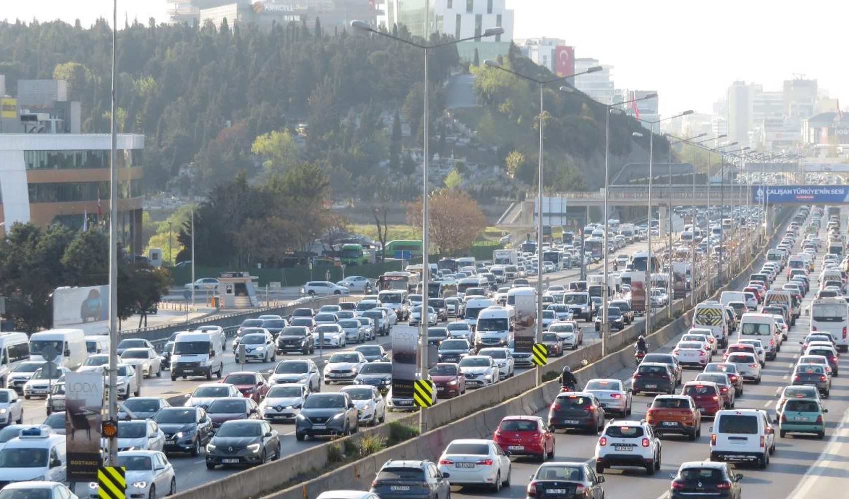 Bayram trafiği İstanbul'u sarstı! Yoğunluk yüzde 70'i geçti