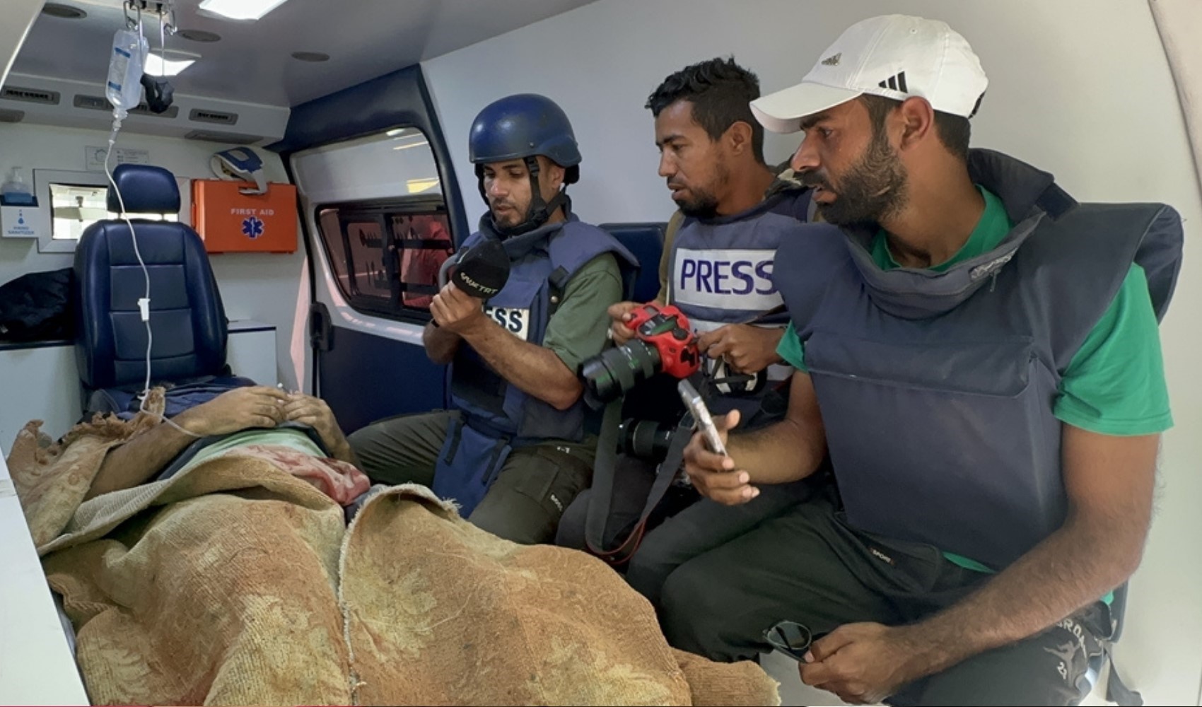 İsrail ordusu basın emekçilerine saldırdı: Gazeteciler ağır yaralandı