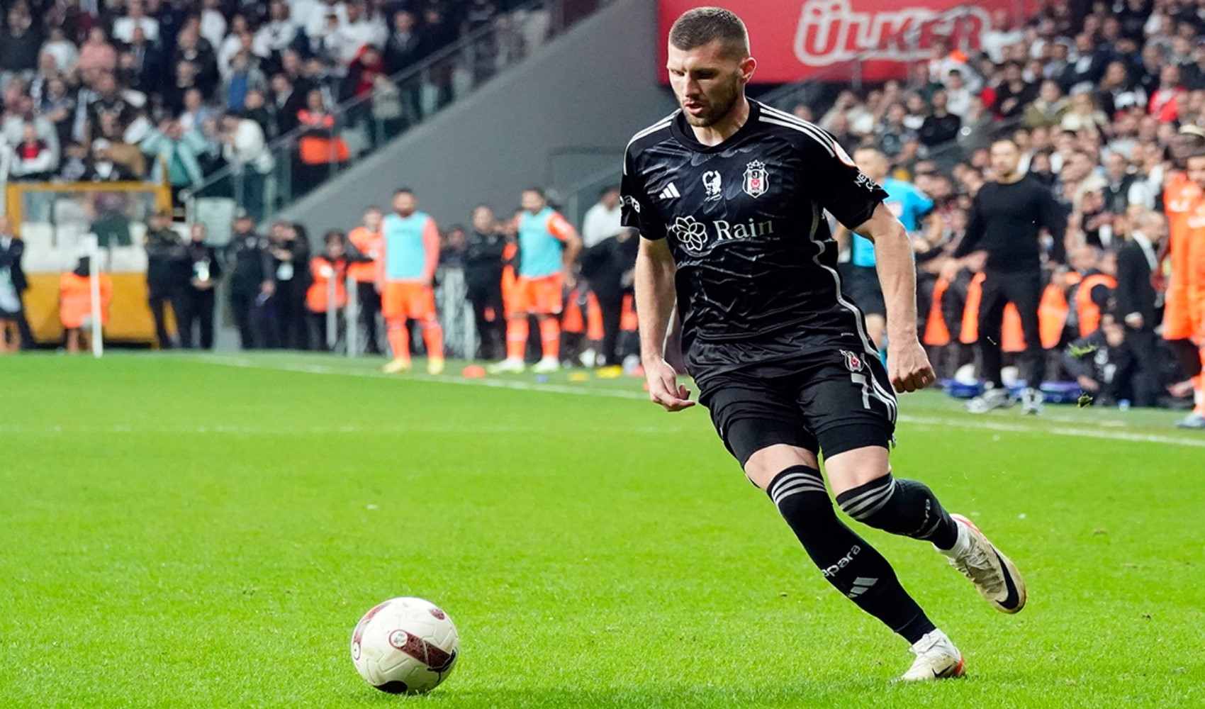 Beşiktaş'tan Ante Rebic için sakatlık açıklaması: 'Ameliyat olacak'