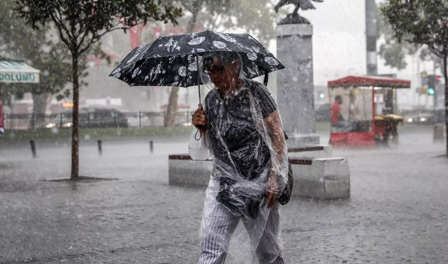 Meteoroloji'den gök gürültülü sağanak uyarısı! İşte il il 13 Nisan hava durumu...