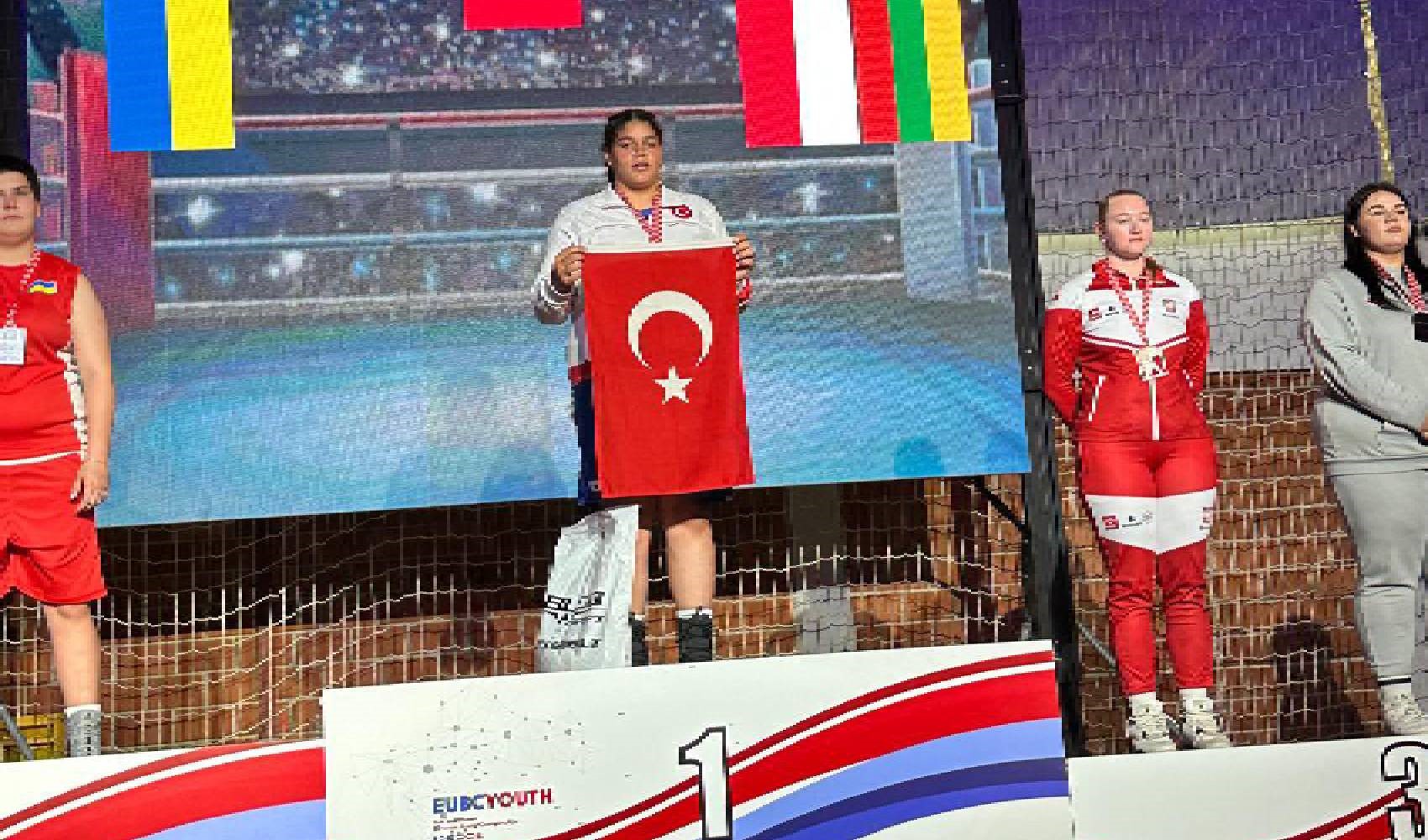 Milli boksör Havvanur Kethüda, gençlerde Avrupa şampiyonu oldu