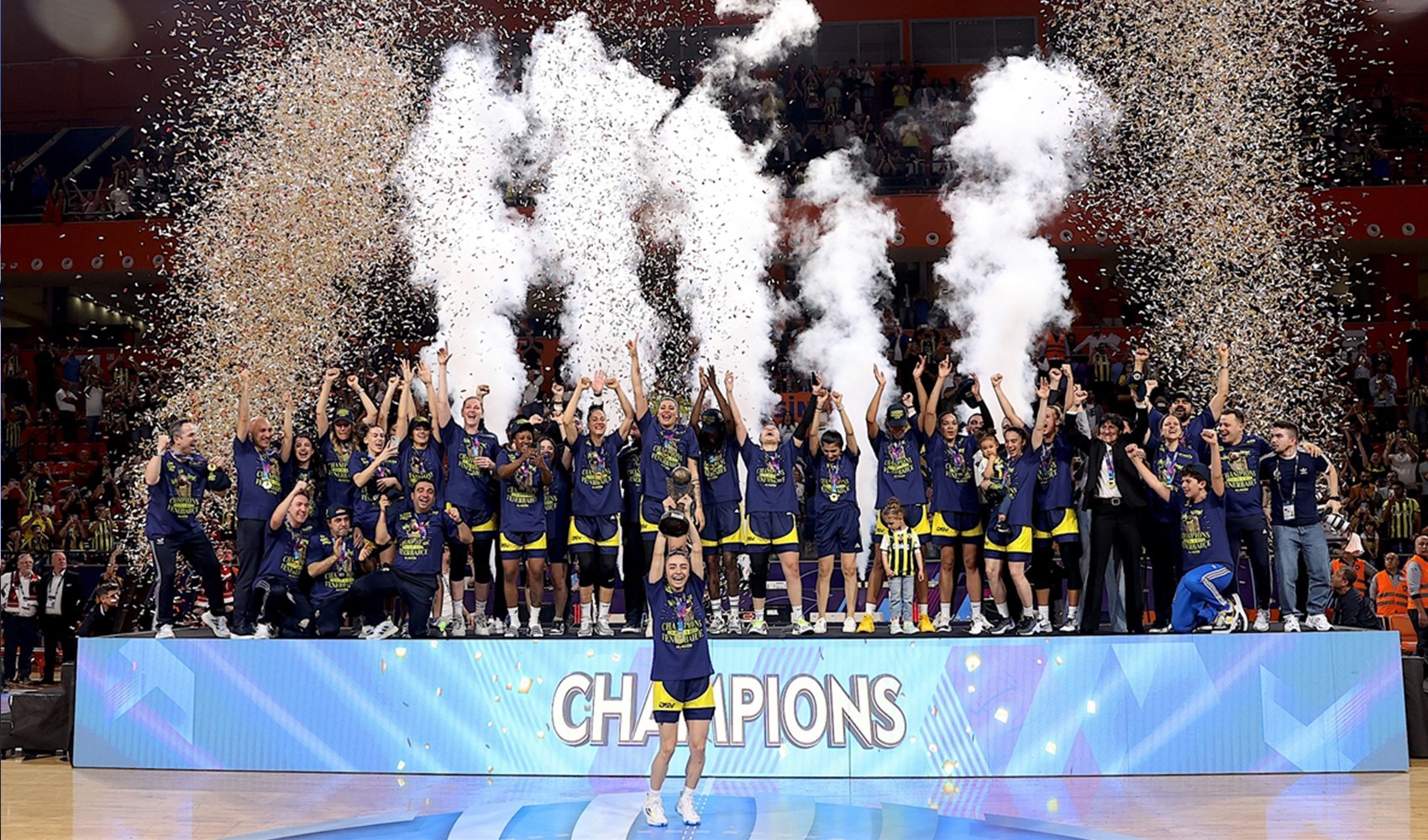 Kadınlar Euroleague'de Fenerbahçe şampiyon oldu: Üst üste 2. kez