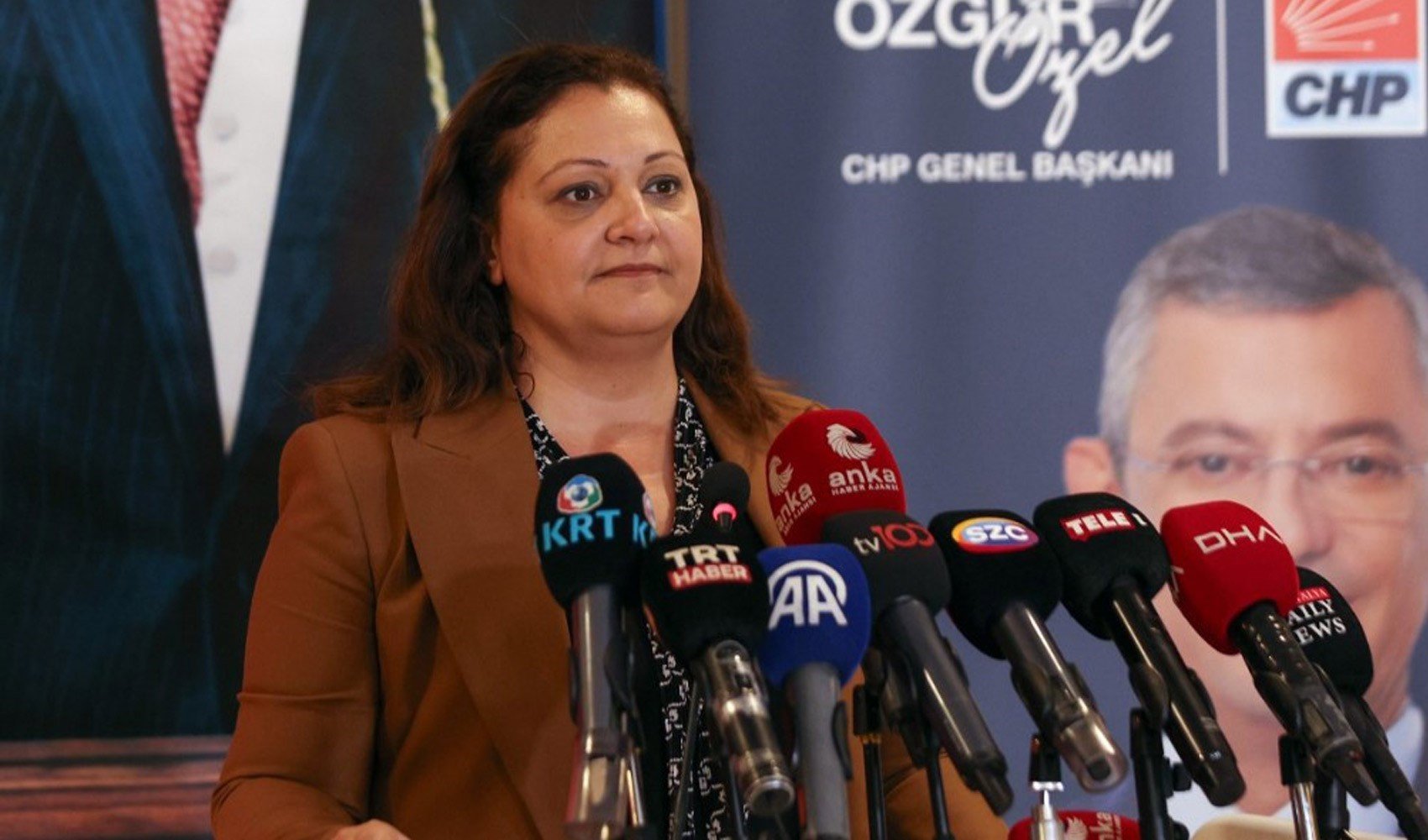 CHP'li Burcu Köksal'dan 'belediyenin her yerinden kamera ve böcek çıktı' açıklaması