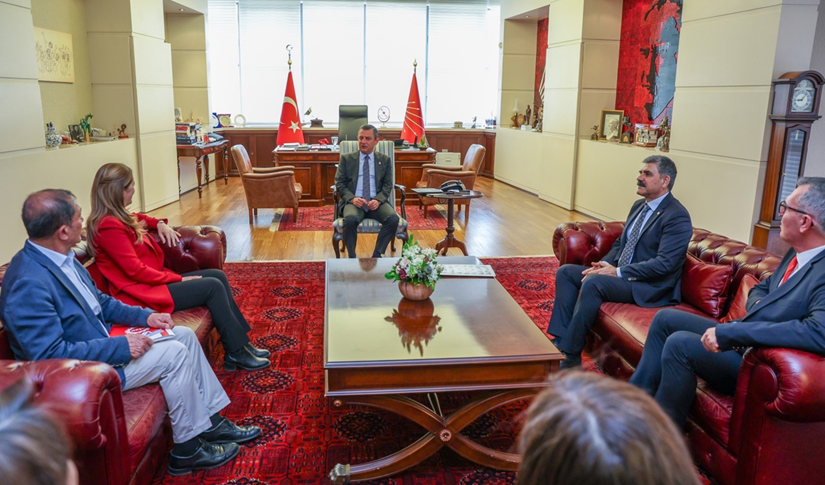 CHP Genel Başkanı Özel, DİSK Genel Başkanı Çerkezoğlu ile görüştü