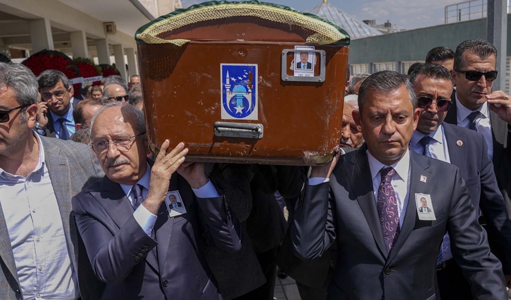 Özgür Özel ve Kemal Kılıçdaroğlu Levent Bayraktar'ın cenazesine katıldı