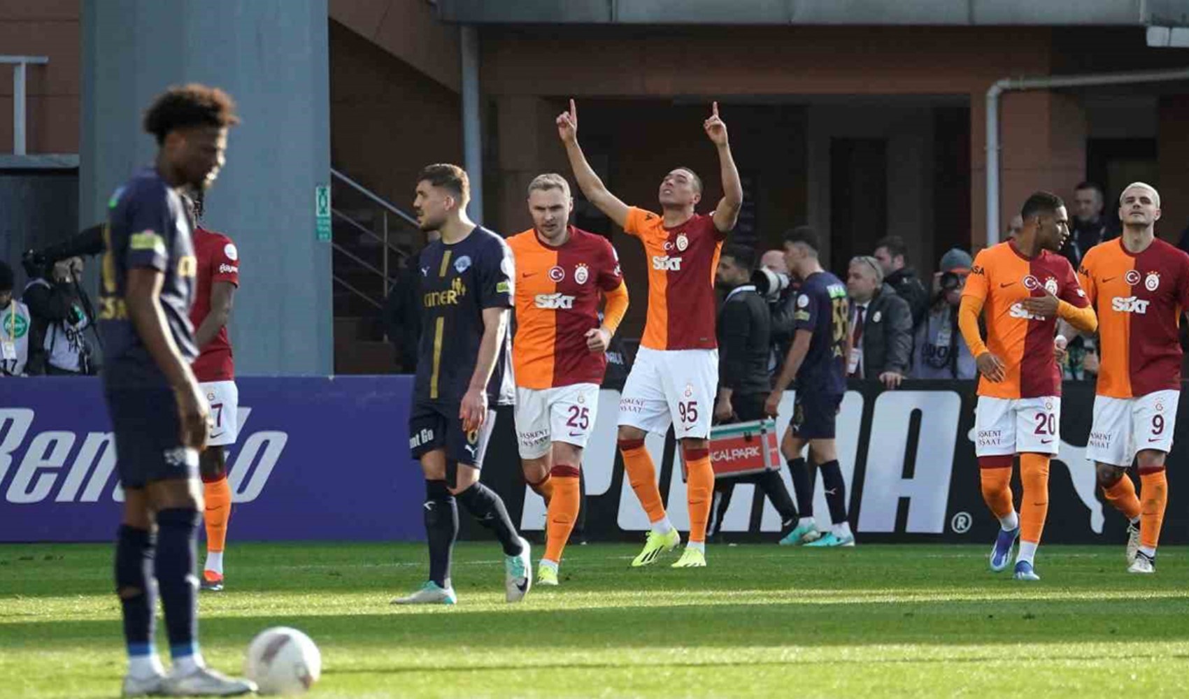 Galatasaray'da Carlos Vinicius gelişmesi: Para kazanmak istiyor!