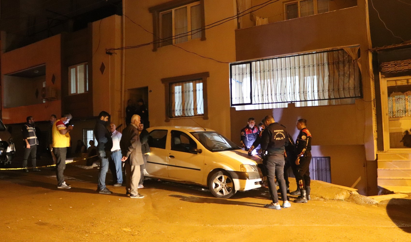 İzmir’de baba dehşeti: 6 yaşındaki kızını öldürdü, diğerini yaraladı