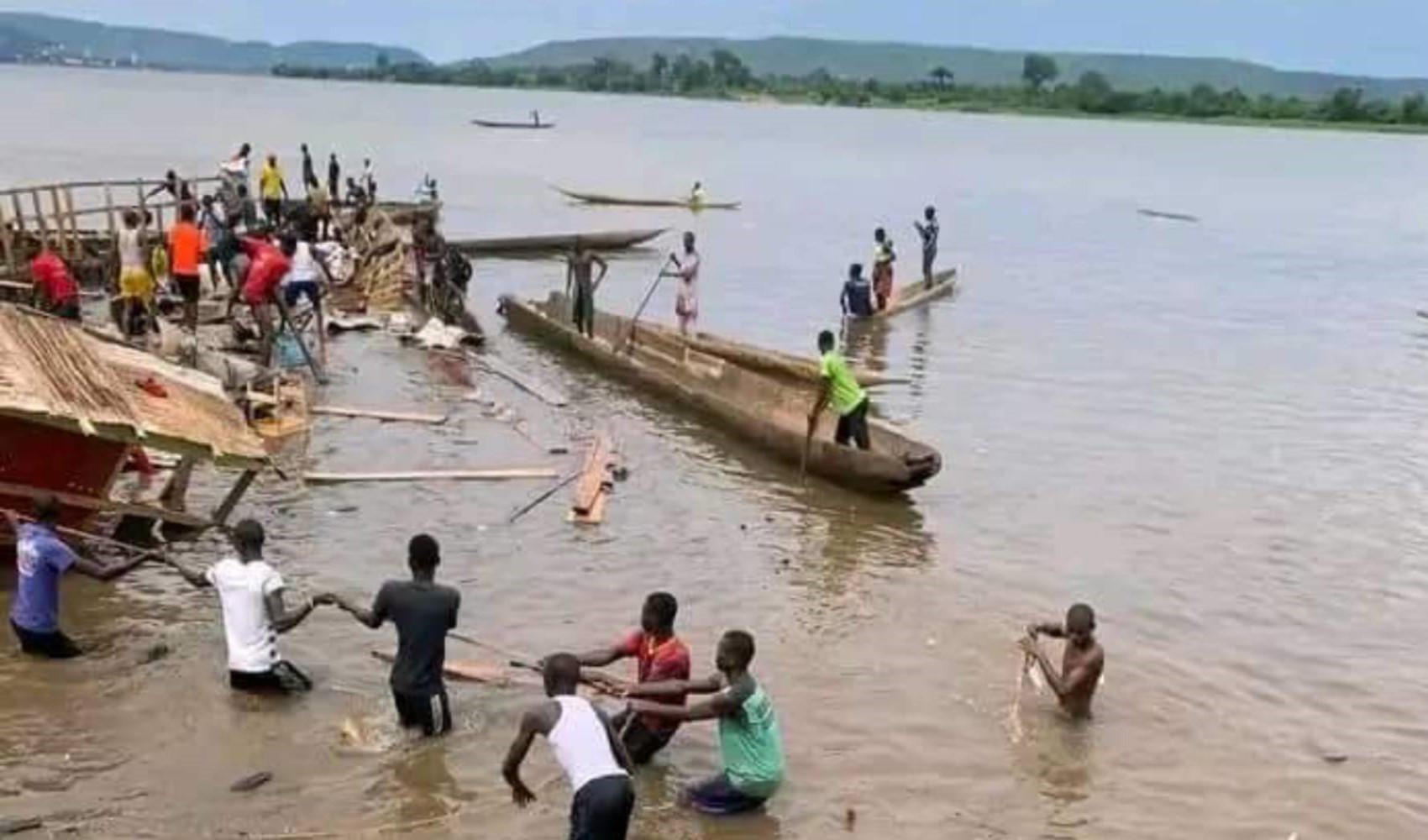 Orta Afrika Cumhuriyeti’nde 300 kişiyi taşıyan tekne battı: En az 15 ölü