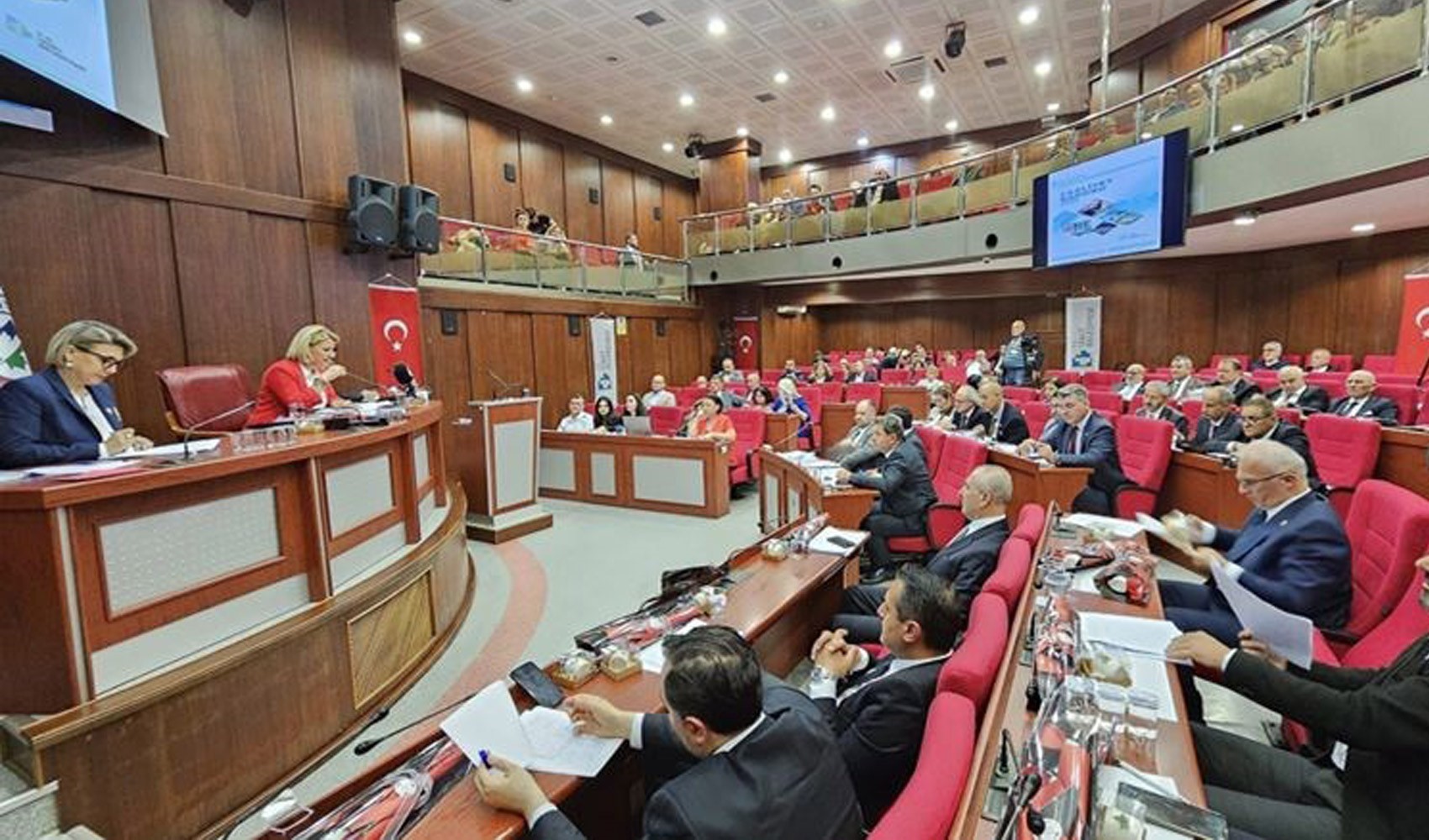 CHP’li belediye Ensar ve TÜGVA’ya yapılan tahsisleri iptal etti