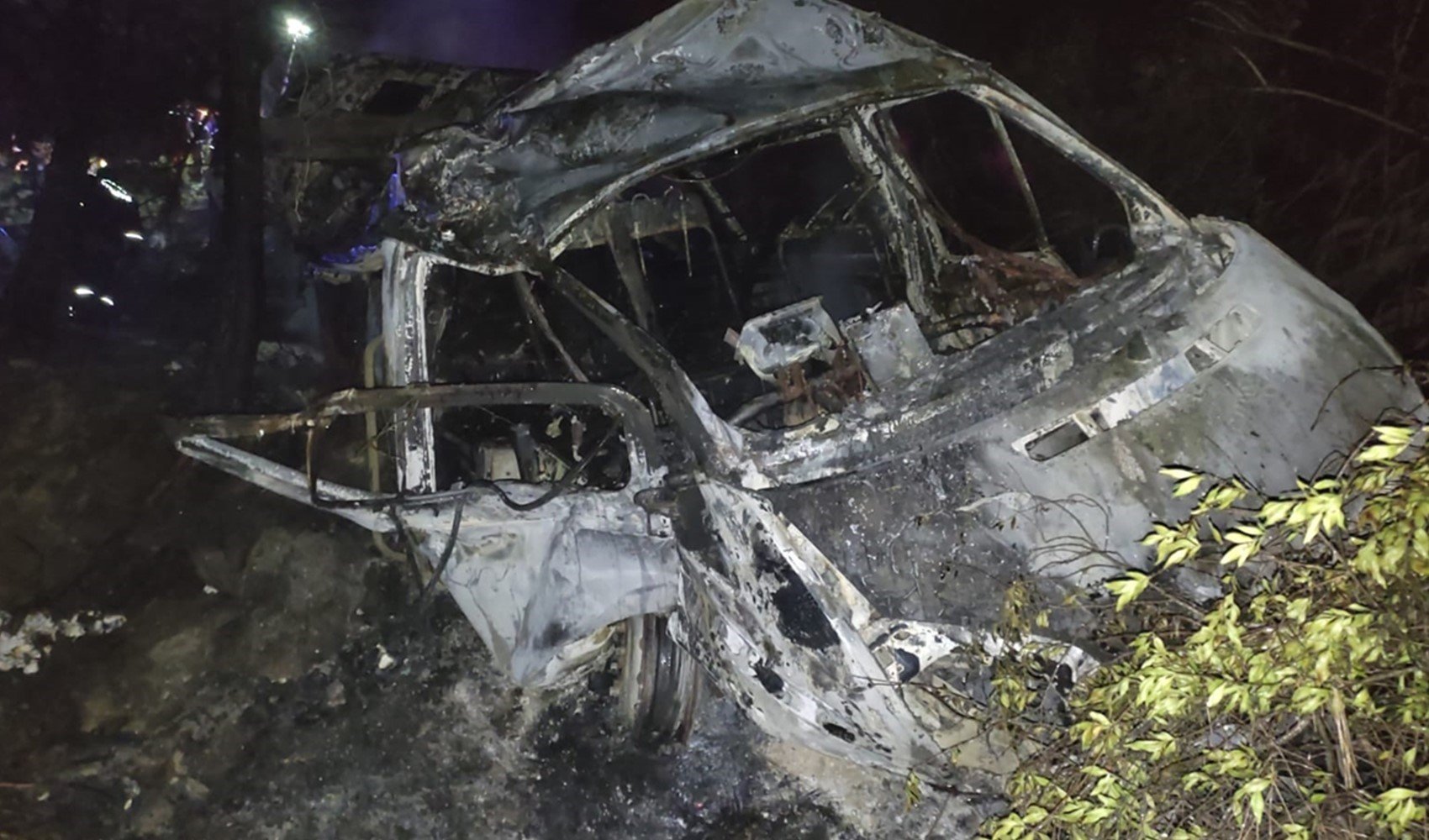 Adana'da korkunç kaza: Uçuruma devrilen minibüs yandı! Çok sayıda ölü ve yaralı var...