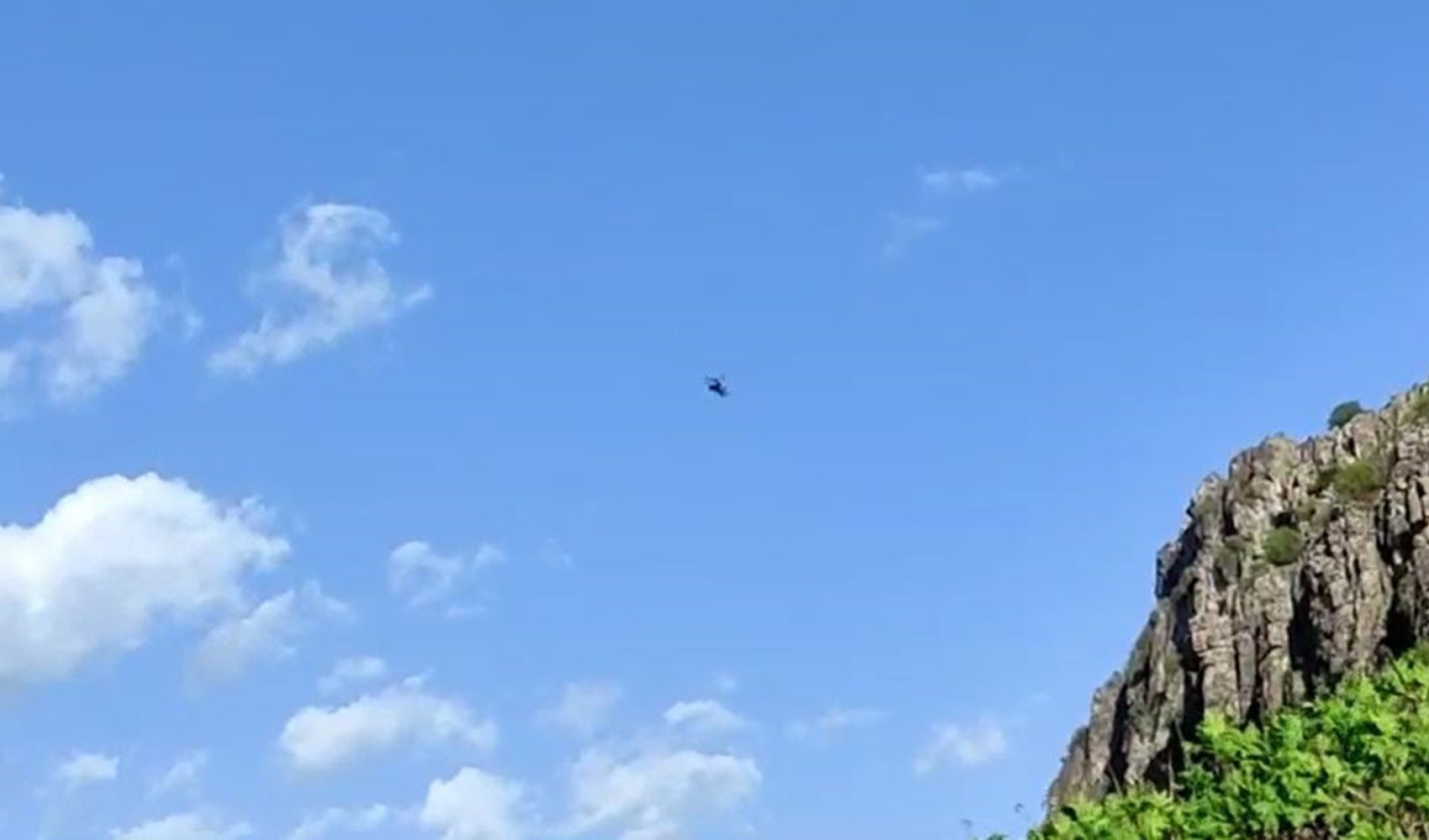 Sınırda helikopter hareketliliği