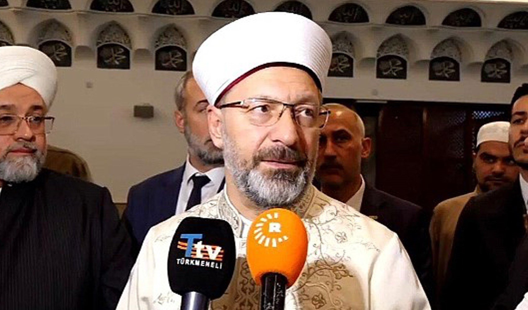 Diyanet Başkanı Ali Erbaş Arapça soru karşısında dondu kaldı. Tercüme istedi