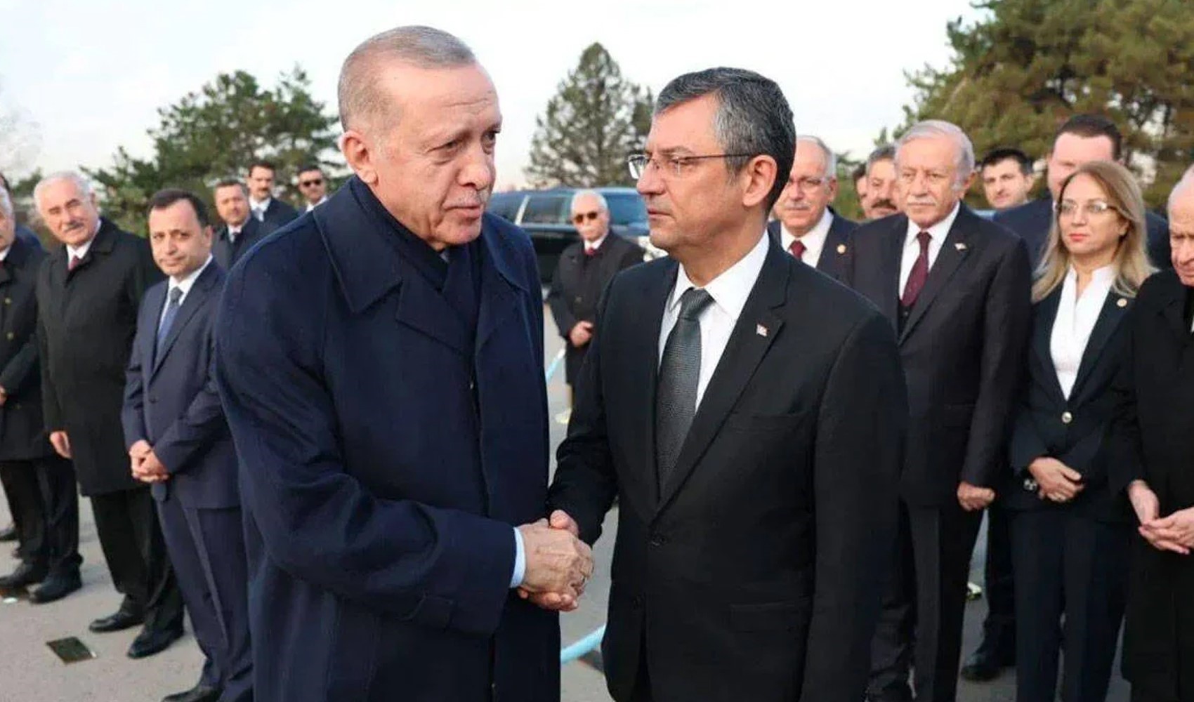 Kritik görüşme öncesi çarpıcı kulis: CHP'li başkanlar Özel’den ‘Erdoğan’ı ikna etmesini' istedi
