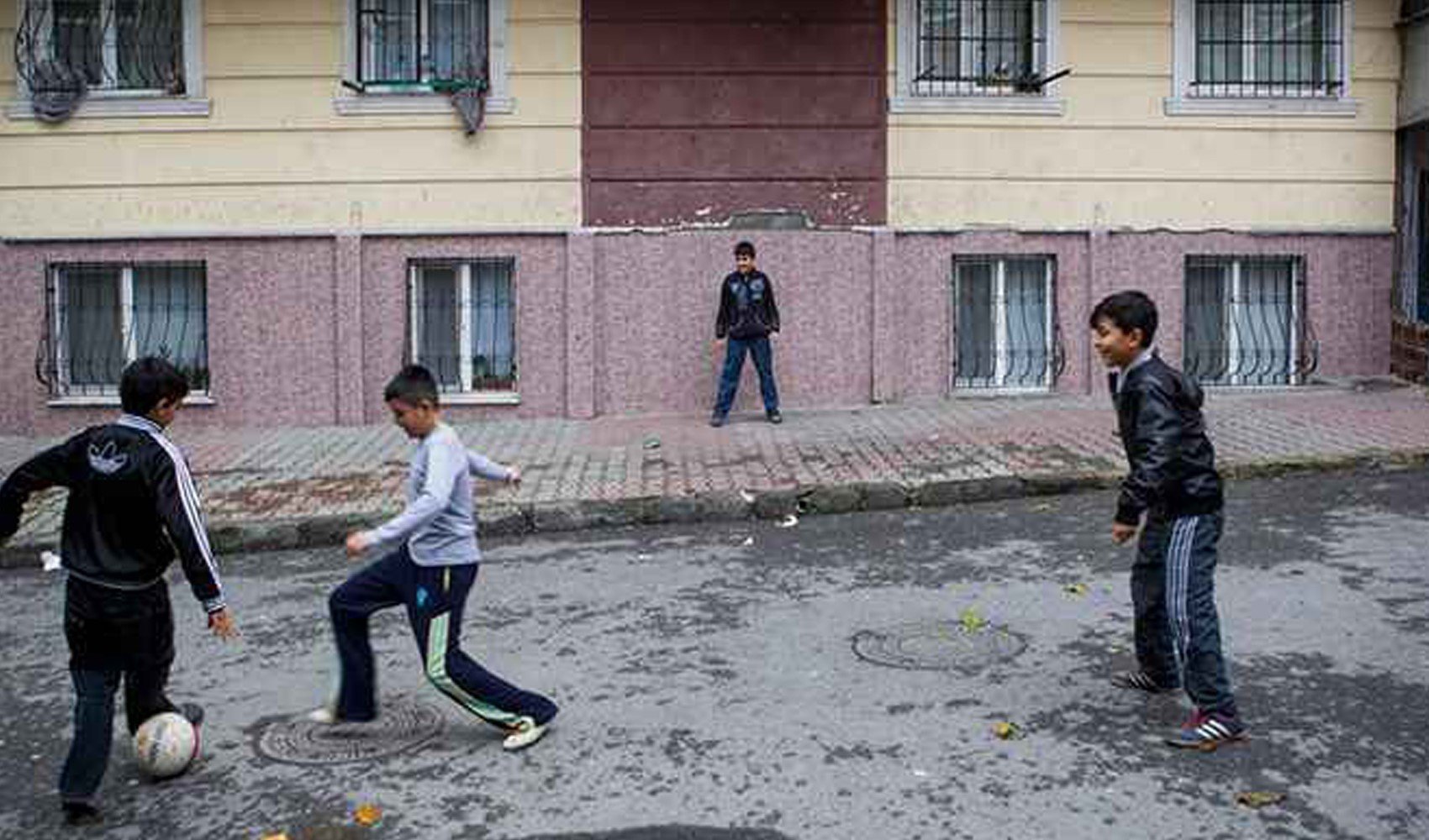 Ne atari, ne walkman... Her 2 çocuktan birinin yalnızca topu olmuş