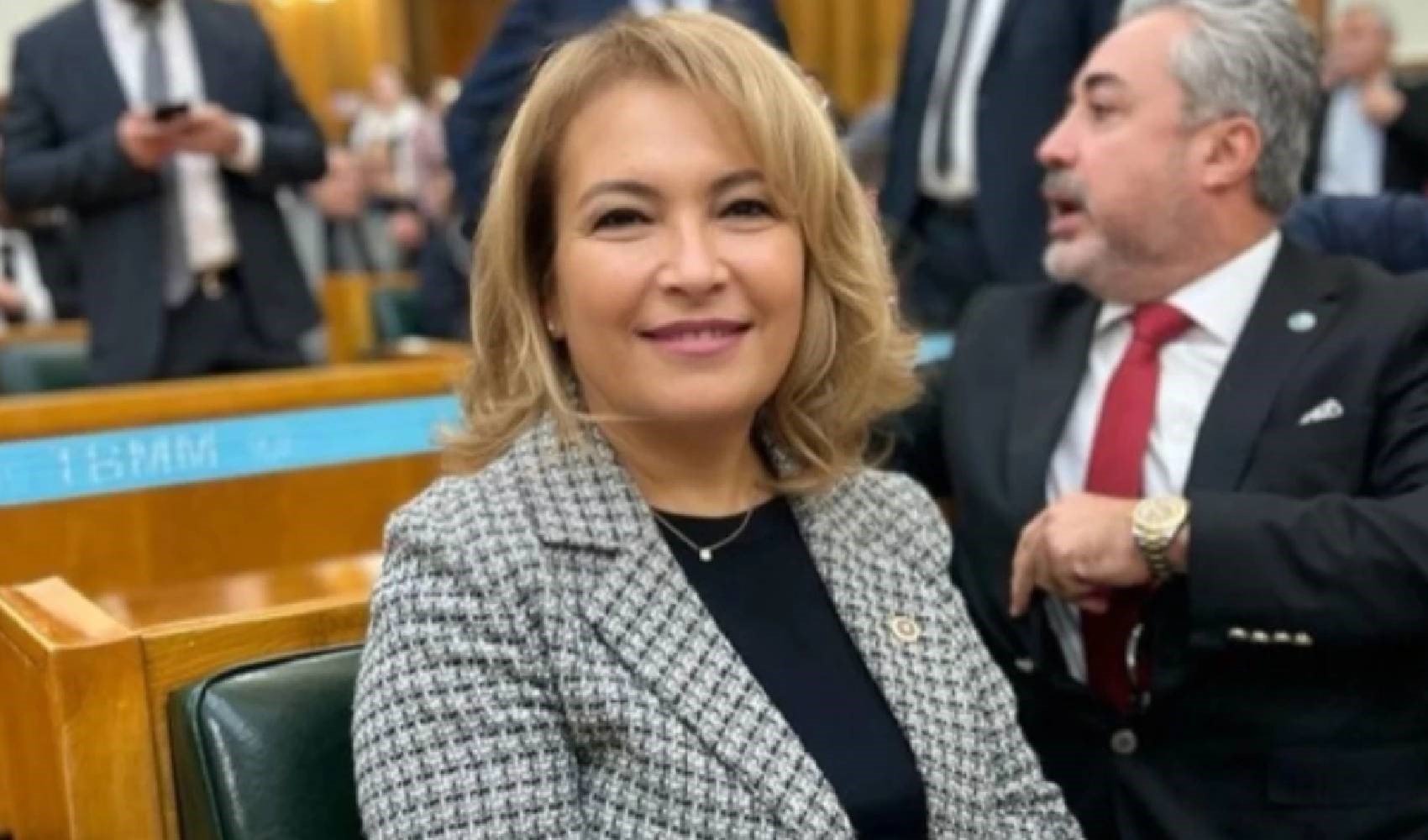 İYİ Parti'den istifa eden Milletvekili Ayşe Sibel Yanıkömeroğlu, CHP'ye katılacak!