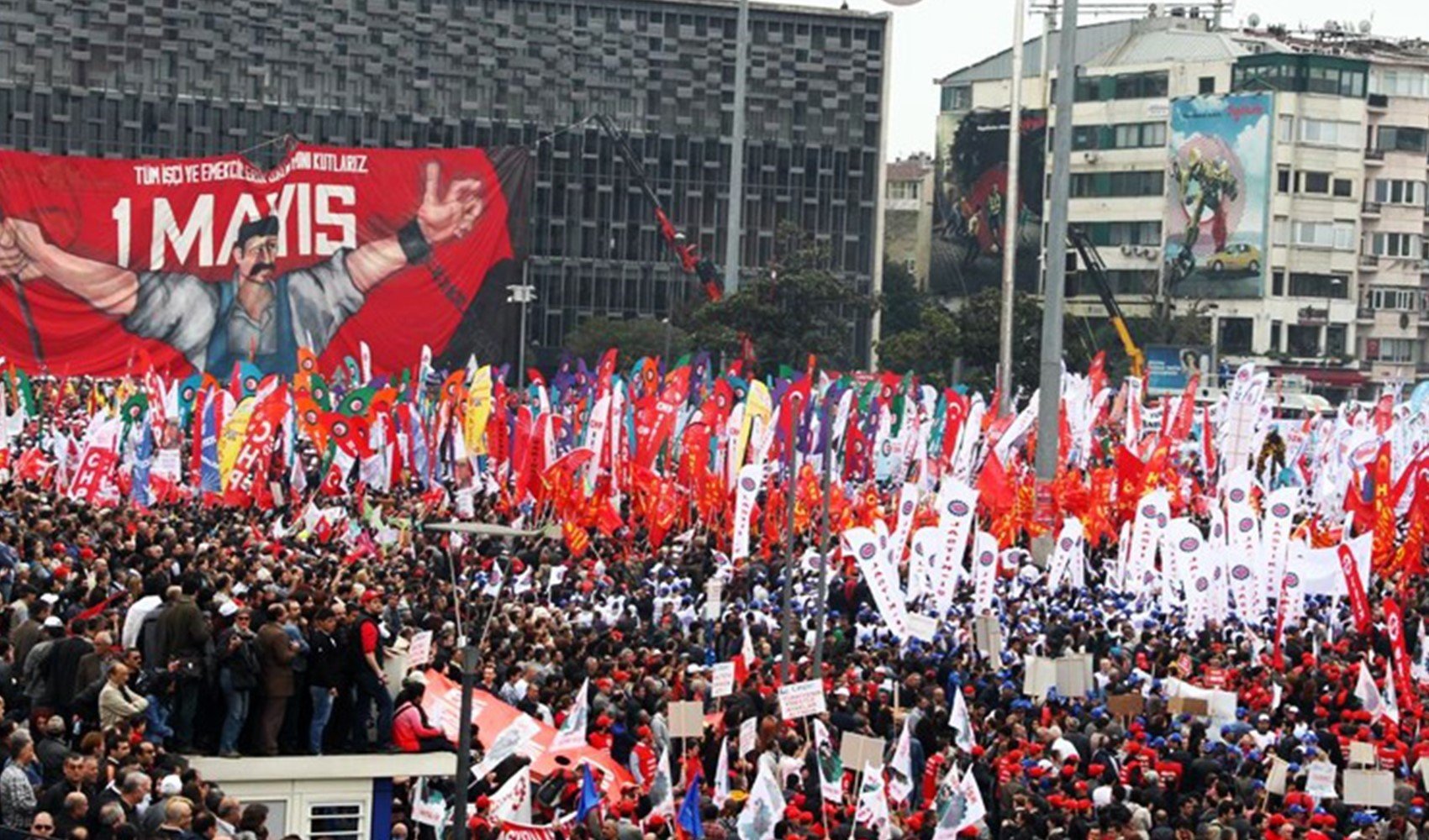 Vali Taksim ‘yasak’ dedi, gözler DİSK’te!