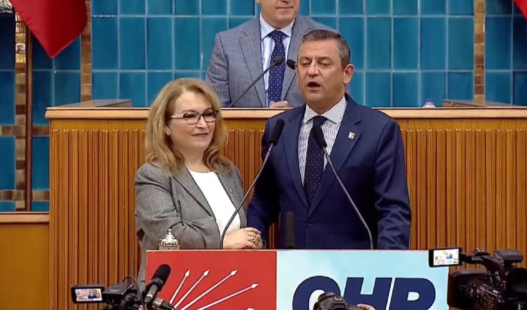 CHP’ye flaş transfer… İyi Parti’den istifa eden milletvekili rozet taktı.